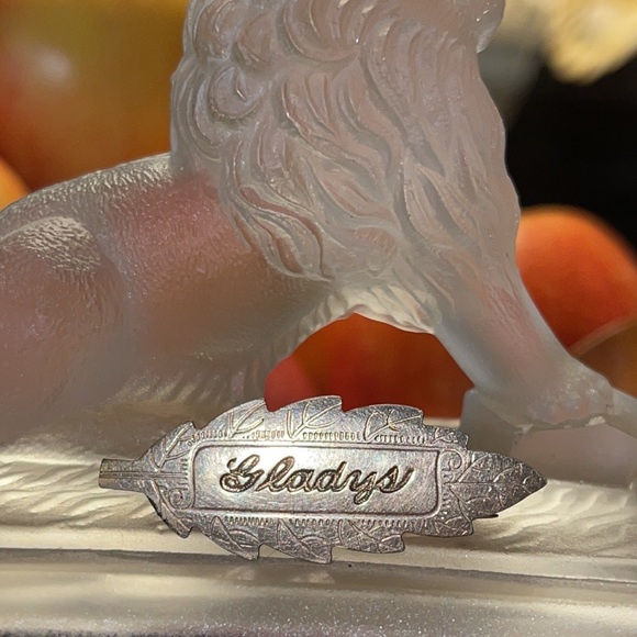 Antique Brooch GLADYS Engraved on Small Gold Leaf - Picture 8 of 12